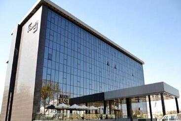 هتل Doubletree By Hilton Shymkent