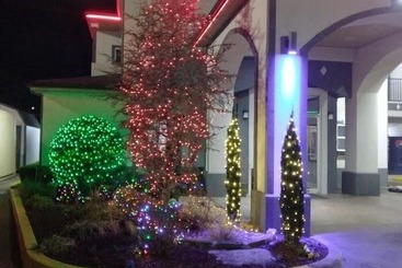 בית מלון כפרי Muskogee Inn And Suites