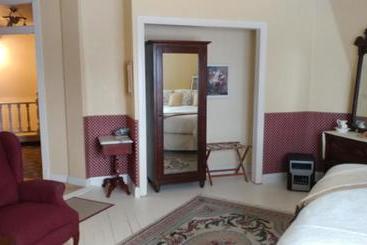 هتل The Iron Gate Inn