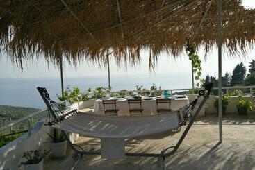 פנסיון Piqeras Relax Guest House