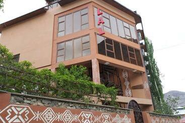 Hotel Lal