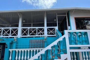 Los Delfines Hotel & Dive Center