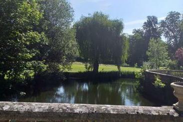 مبيت وإفطار Chateau De Rocheux