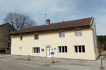 مبيت وإفطار Les P Tites Pistes