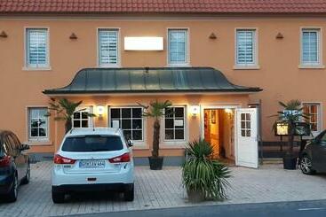 ホテル Und Pension Al Dente