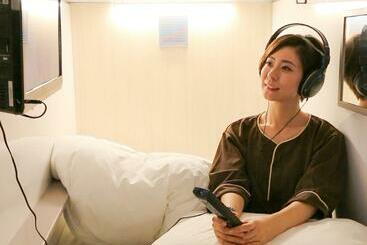 Leo Yu Capsule Hotel Funabashi