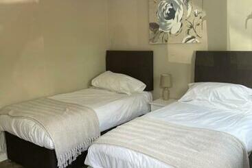 فندق على الطريق Tall Pines Lodges