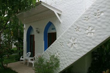 Baan Montra Beach Resort