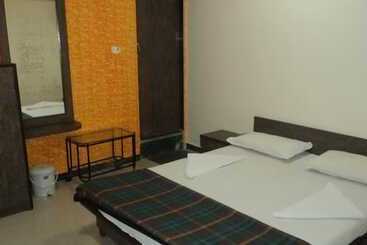 בית מלון כפרי Chakrika Lodging