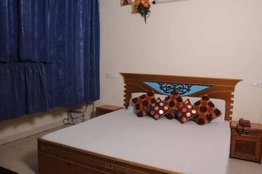 בית מלון כפרי City Plaza 3