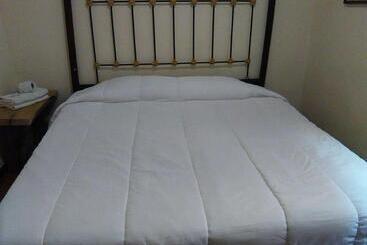 בית מלון כפרי Kuching Waterfront Lodge