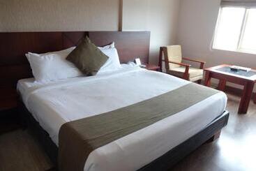 בית מלון כפרי Paramount Tower