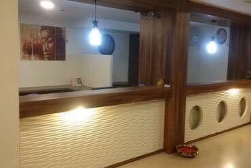 Отель Royal Enclave