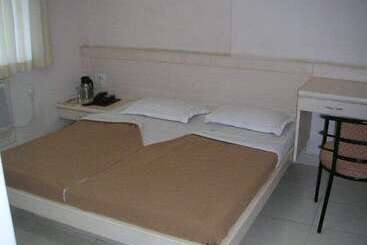 هتل Tara International