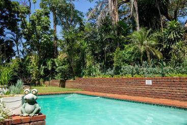 بنسيون Lincoln Cottages Bnb & Self Catering