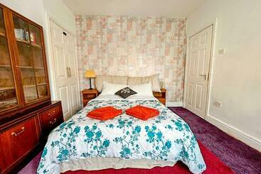 Bed and Breakfast Wolves Living