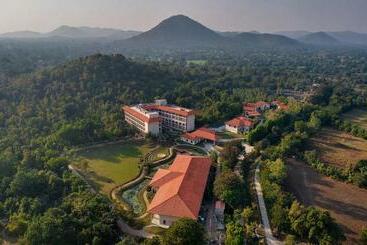 Отель Bhanu The Fern Forest Resort & Spa, Jambughoda