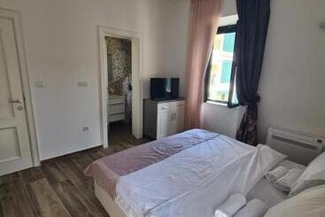 مُتل Opera Apartments