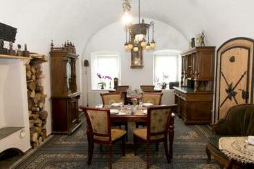 بنسيون Zemianska Kúria Vachtár