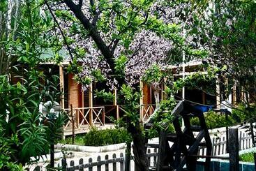 住宿加早餐  Doğa Bungalov