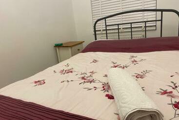 مبيت وإفطار London Rooms With Free Parking 134