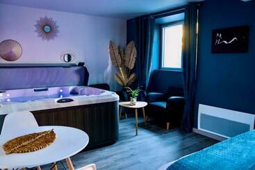 호텔 L Evasion Chambre Laos Avec Jacuzzi Privatif