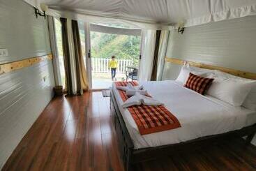 Nature Waterfall Resort, Bir