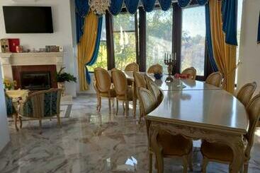 펜션 Florena House