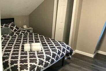 بنسيون Shy’s Place Abington