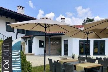 Отель Drive Point