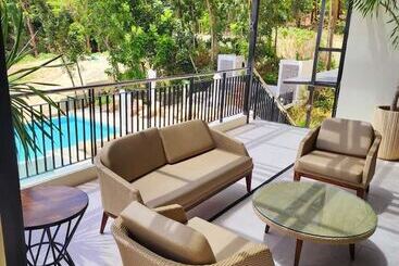 호텔 Cebu One Tectona Resort