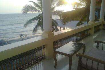 בית מלון כפרי Beach Florra Inn