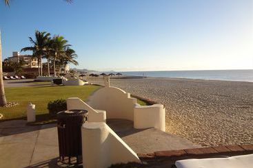 هتل Cabo Marina Beach Condos