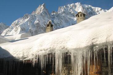 בית מלון כפרי La Grange Animal Chic