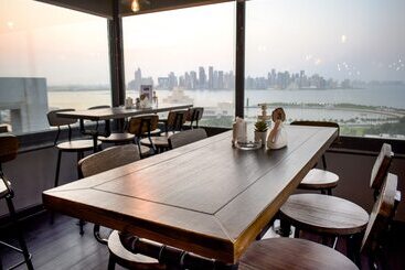 هتل Saraya Corniche