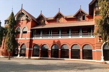 Отель Super Inn Armoise