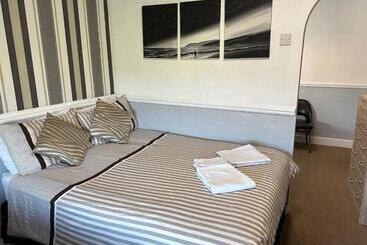 פנסיון Tuxford House