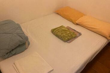 ベッドアンドブレックファースト Cheerful Room, Sharing Kitchen In A Cosy Family Art House, Ideal For One Person Or Couple