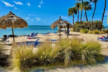 Aparthotel Condo Less Than 5 Min From Airport With Sunset Views