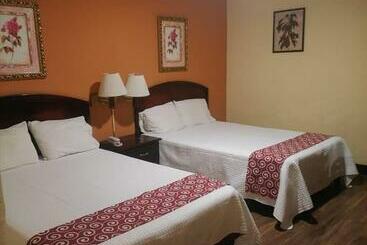 בית מלון כפרי Plaza