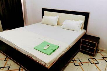 هتل Tajpath & Restaurant By Wb Inn