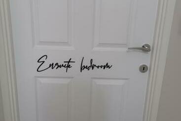 펜션 Spacious Ensuite King Room Private Neighbourhood Free Parking Space