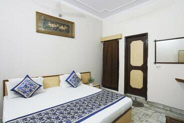 Spot On 45514 Hotel Madhu Regency