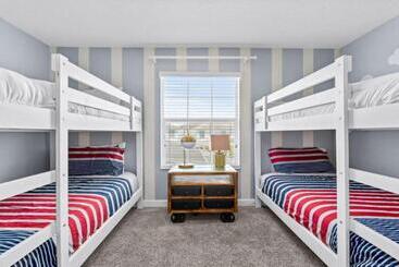 پانسیون The Darlings  Poolside Paradise