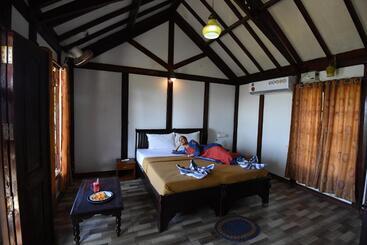 酒店 Bluewater Beach Resort