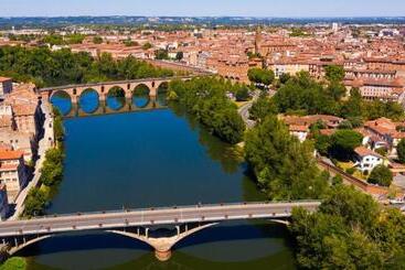 Brit Hotel Confort Montauban