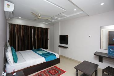 هتل Oyo Premium Vip Road