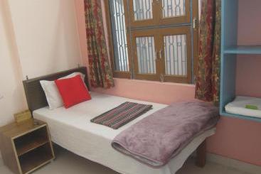 پانسیون Kedar Guest House  Feel At Home