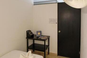 מלון דירות Hostal Gayser