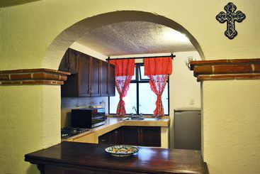 Отель Casa Geranios Tequisquiapan